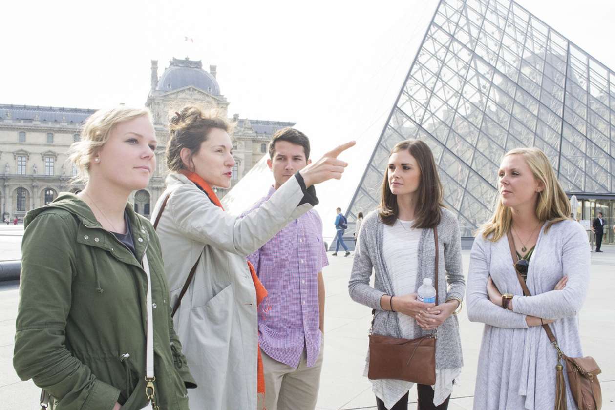 paris louvre tour