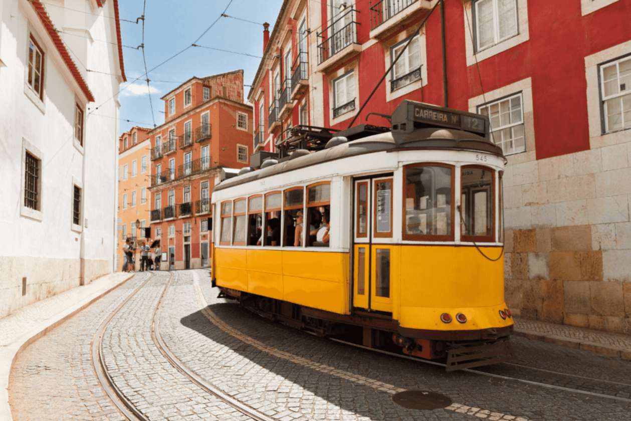 walking tour of lisbon