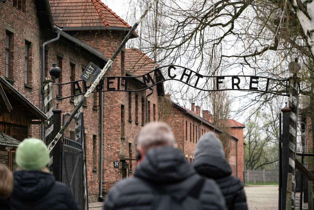auschwitz tour from krakow