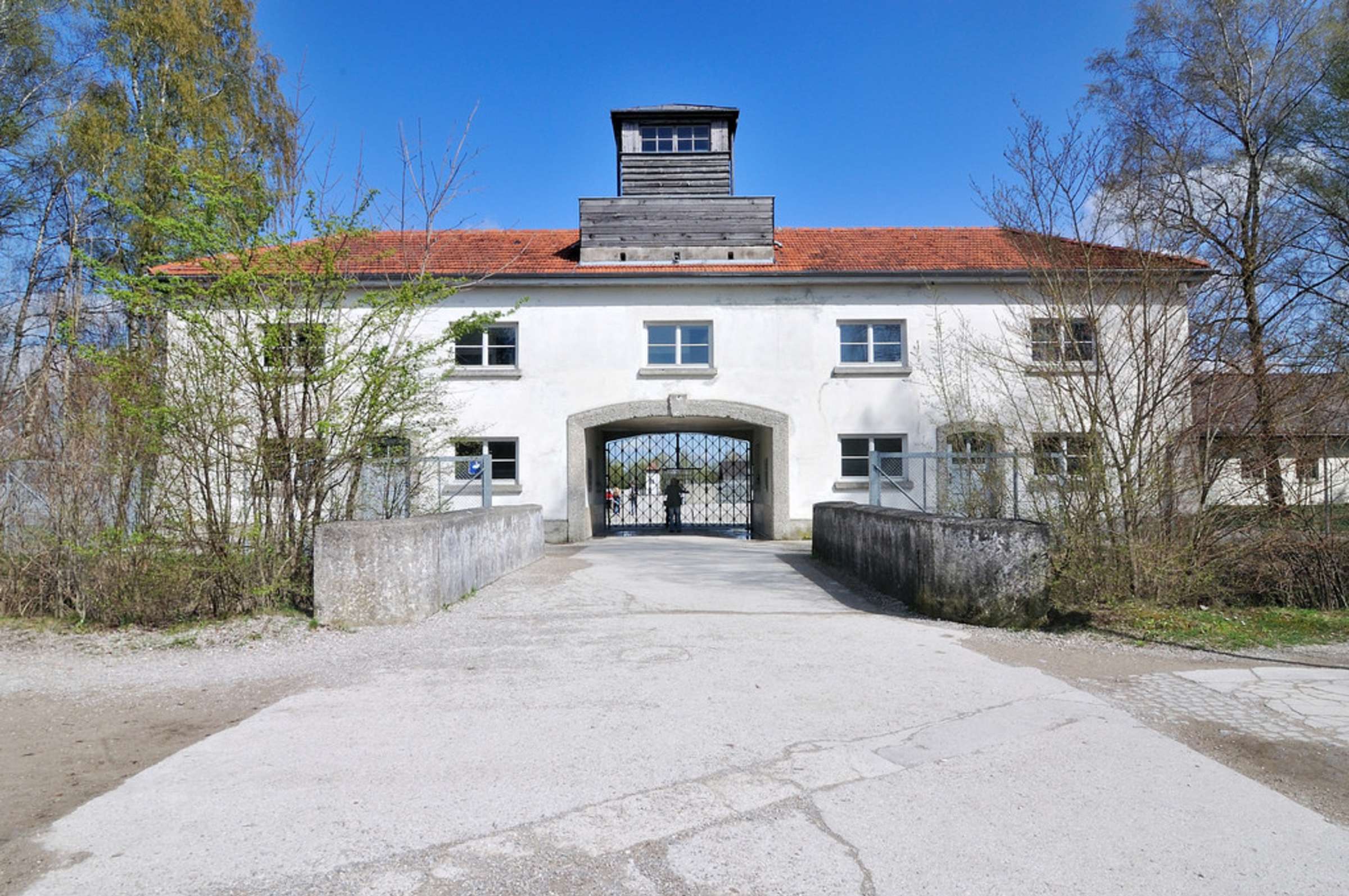 visit the dachau concentration camp memorial site
