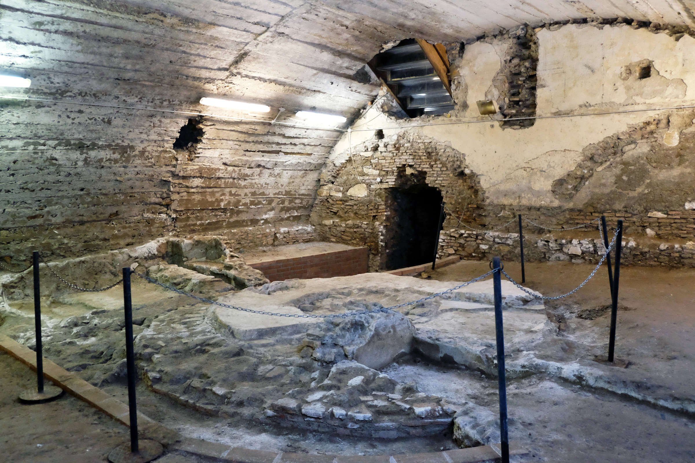 Rome Underground Archaeology Tour with Vicus Caprarius | Context Travel ...