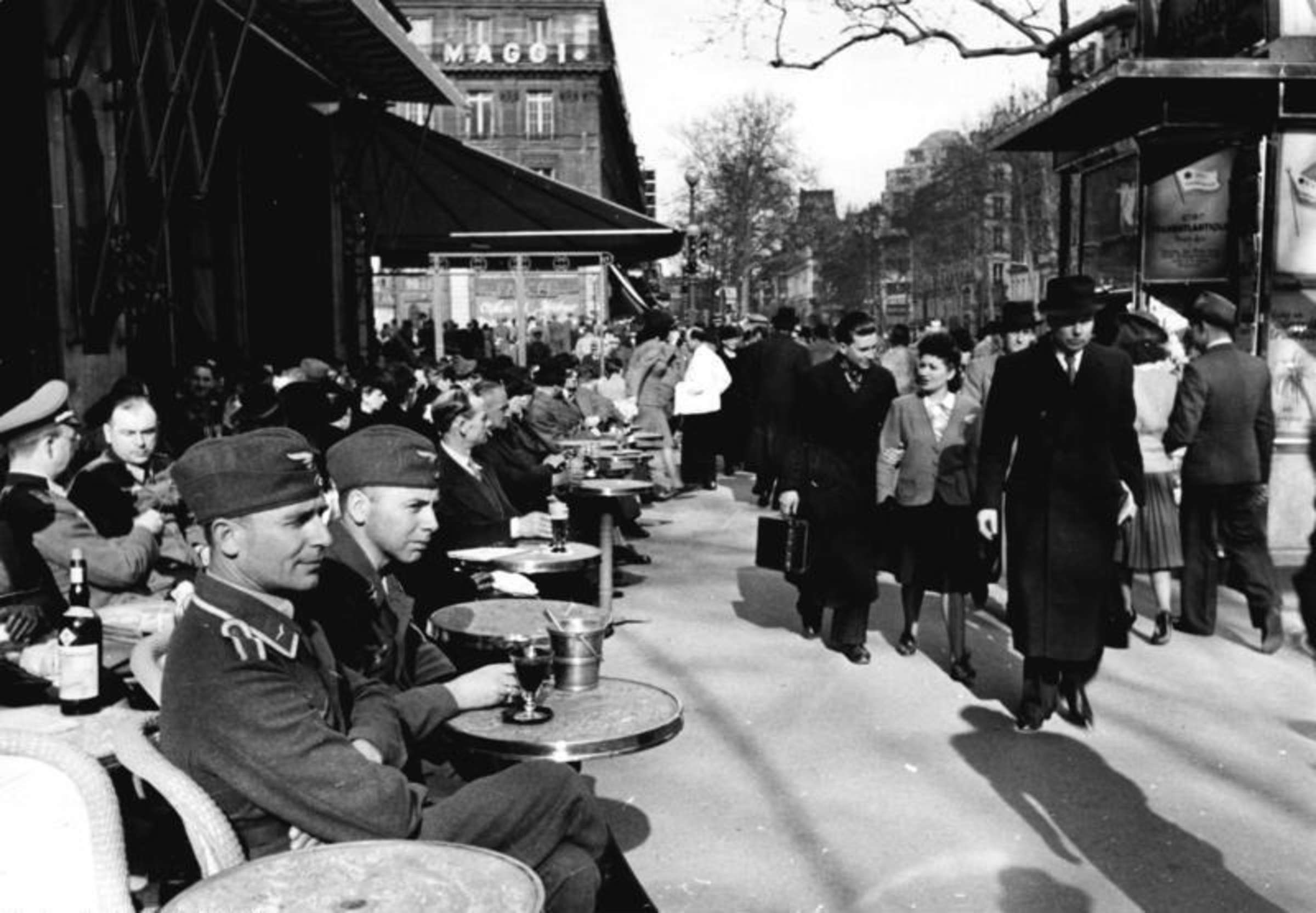 picture of hitler in paris
