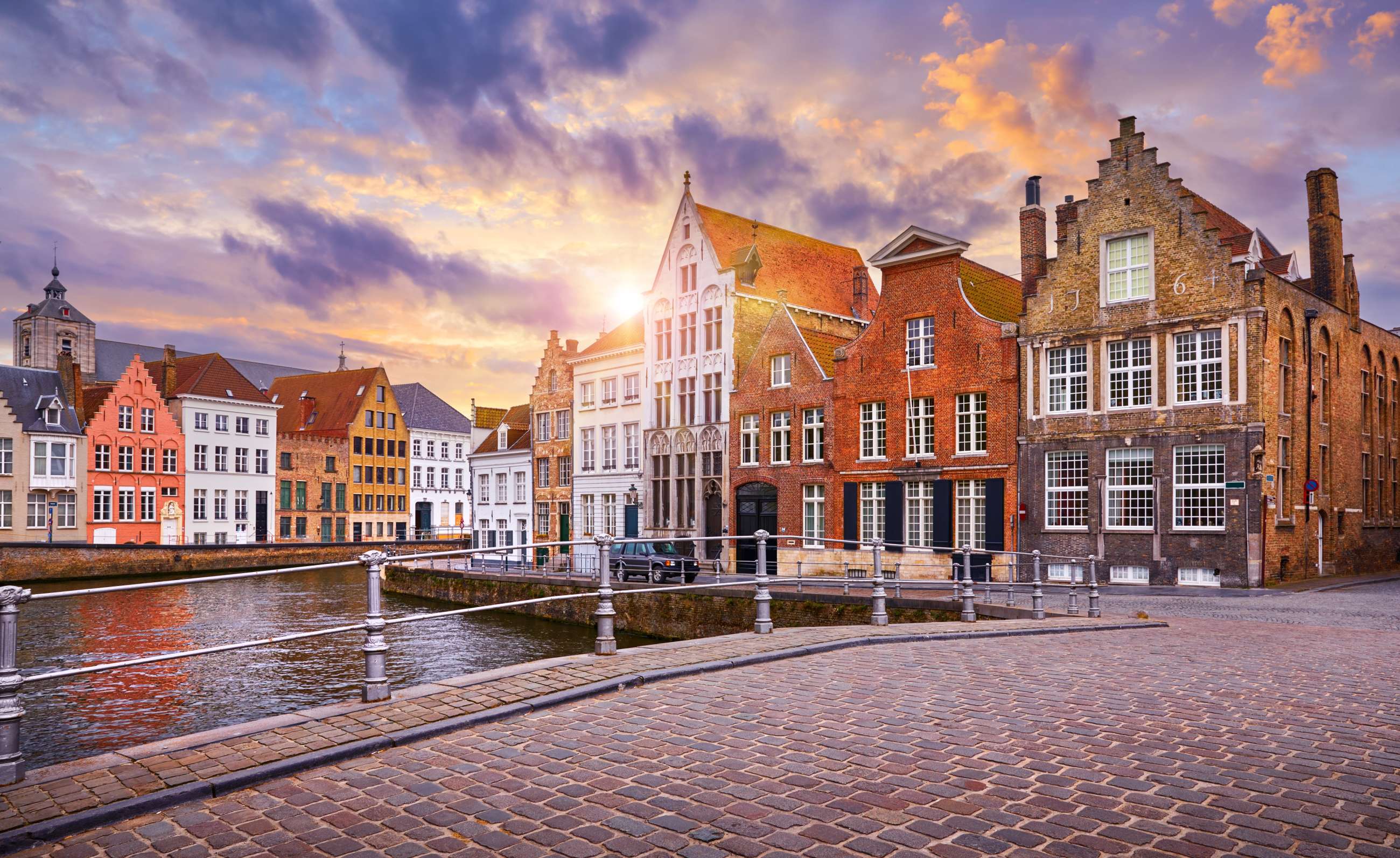 Bruges private tours and Bruges small group tours