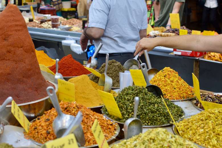 Jerusalem Food Tour: Market Visit and Israeli Cuisine 