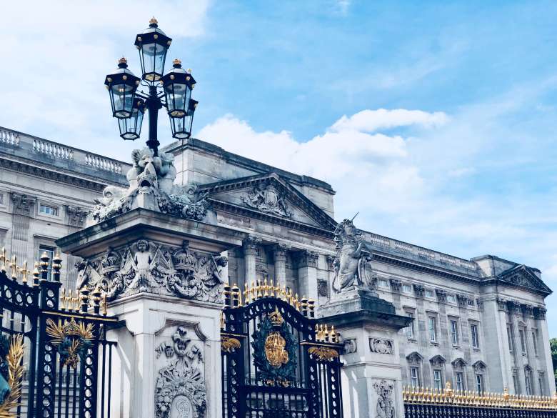 Half-Day Royal London Tour with Changing of the Guard and a View of Buckingham Palace