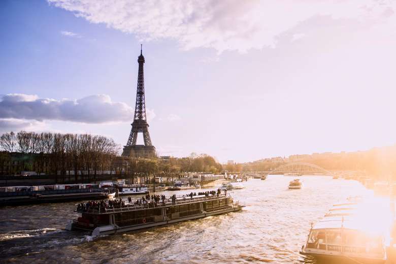 Paris Highlights Tour with Seine Riverboat Cruise