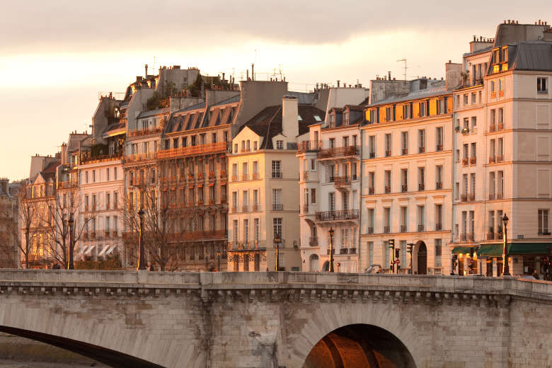 Sites and Insights: An Expert-Led Paris Welcome Tour