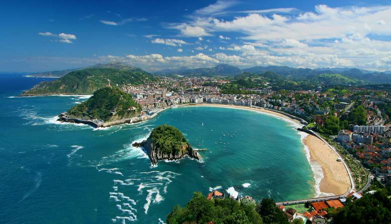 Sites and Insights: An Expert-Led San Sebastian Welcome Tour