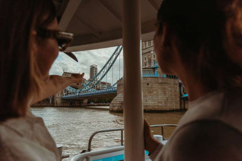 Central London Highlights Tour with Thames Riverboat Cruise