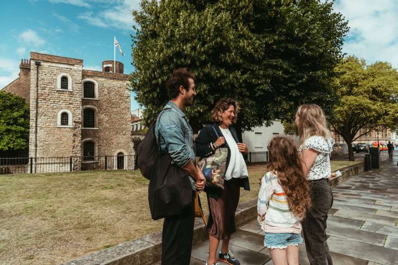 Royal Parks and Palaces Tour with St James's Park and Buckingham Palace