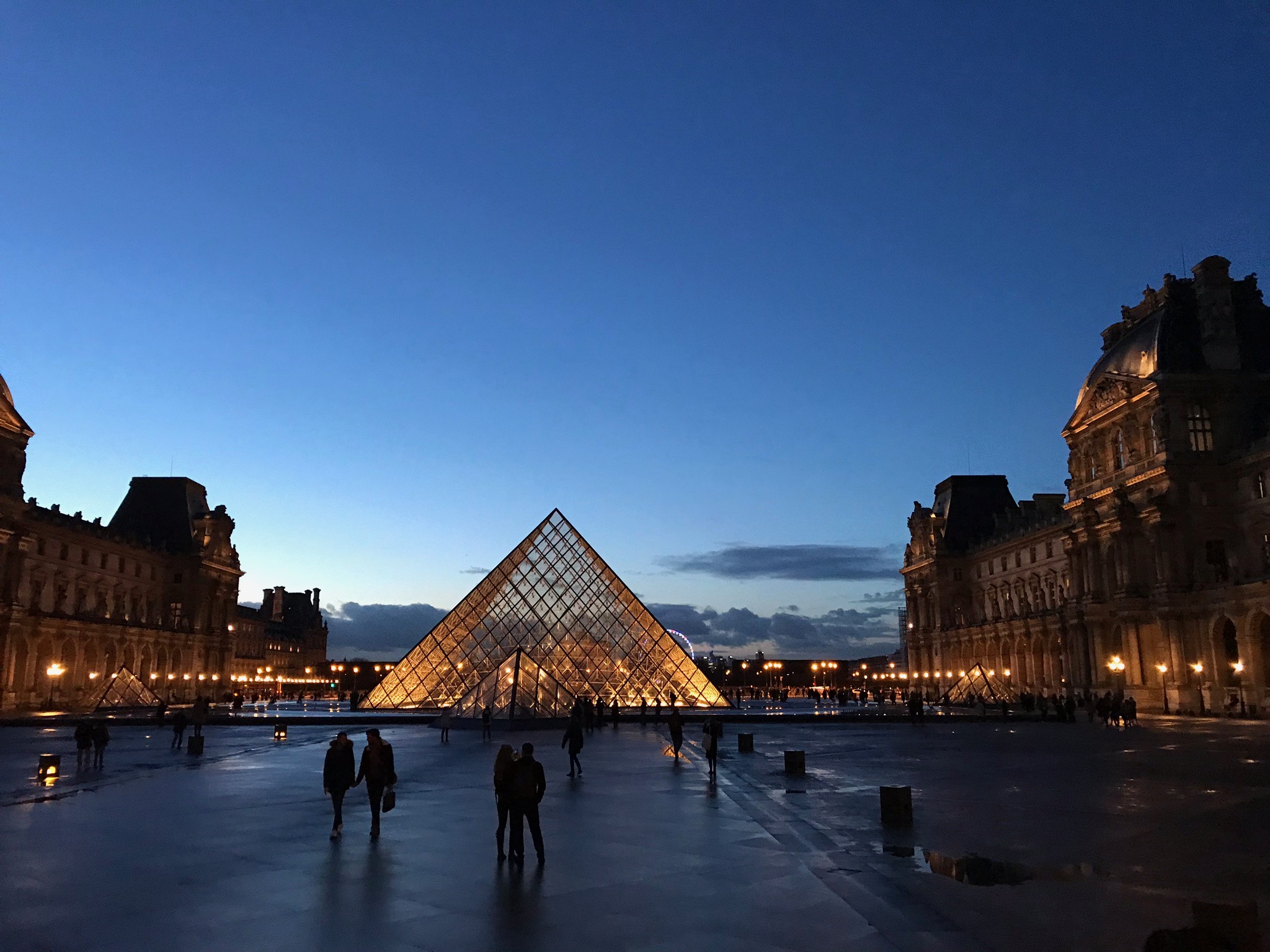 Visit the Louvre Museum paris