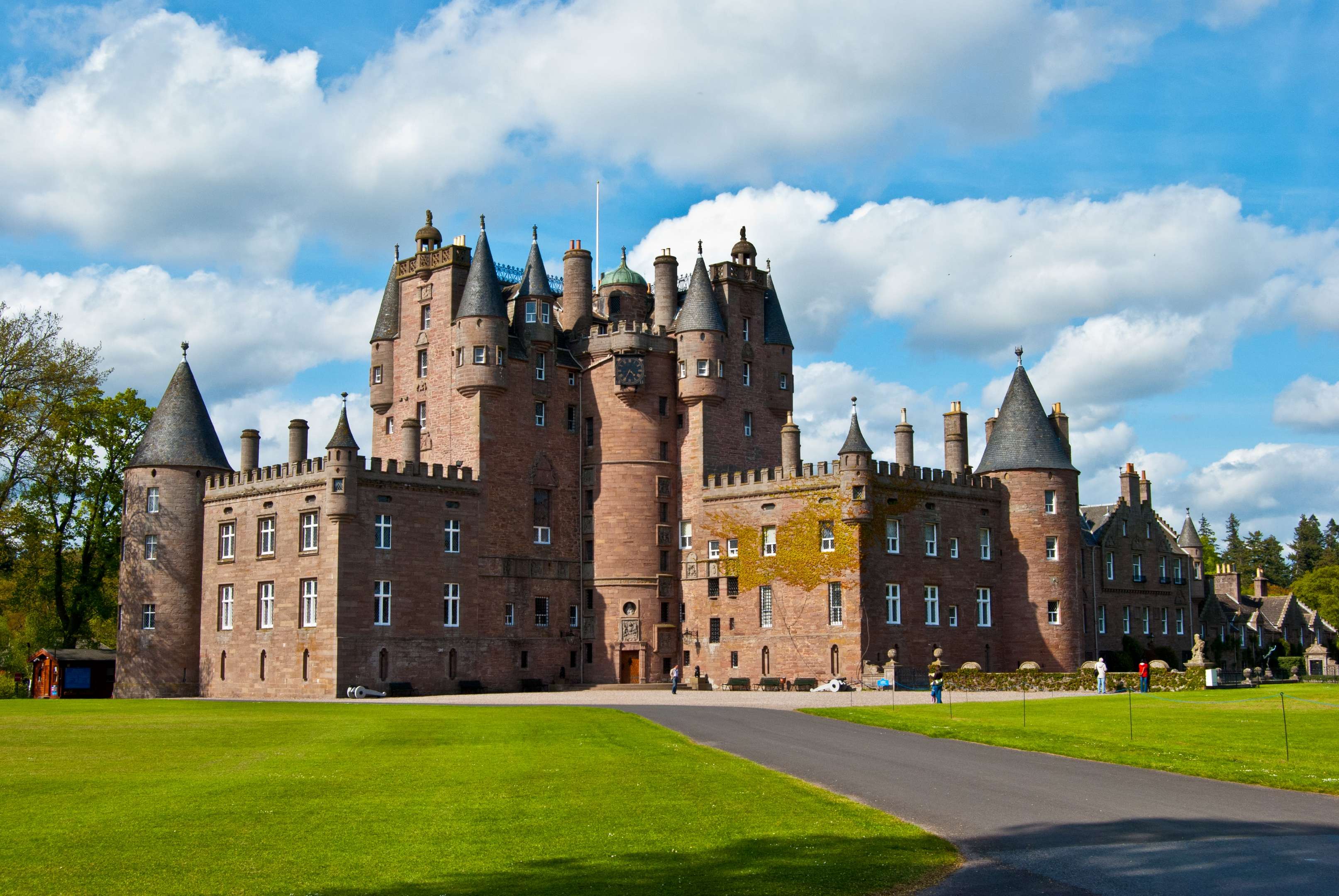 historic scotland castles to visit