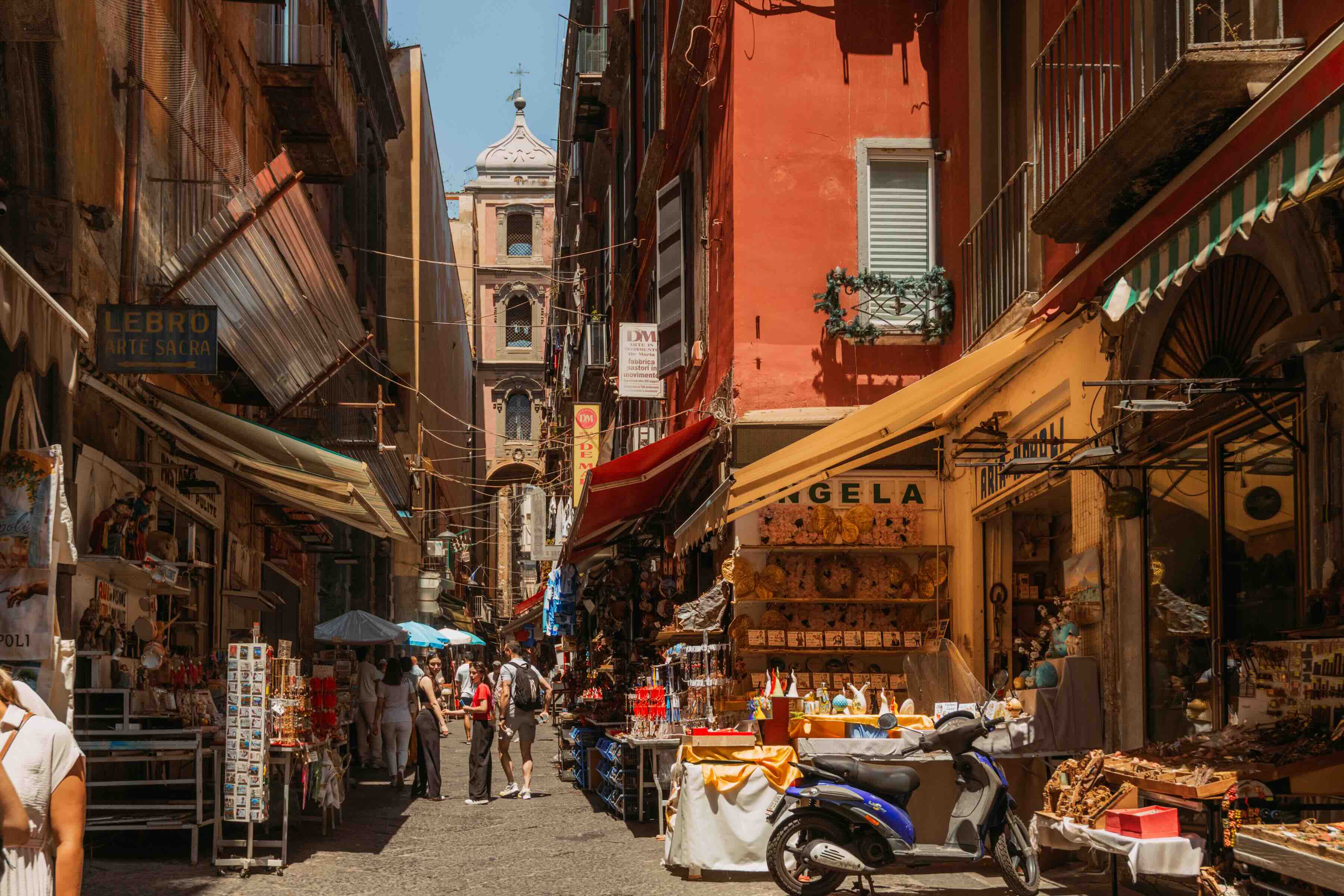 Things to do in Naples Italy with Context 