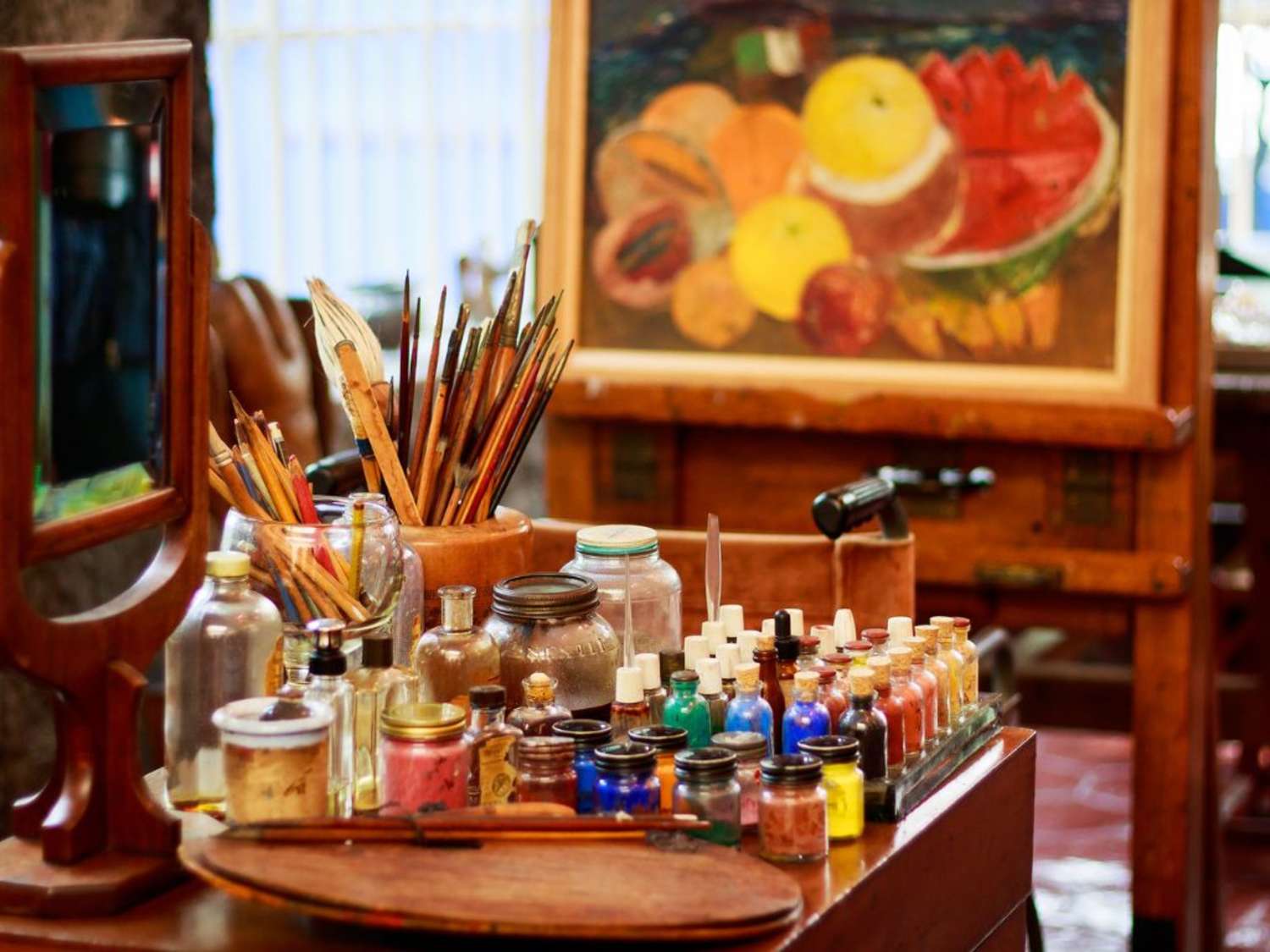 a picture of Kahlo's studio equipment