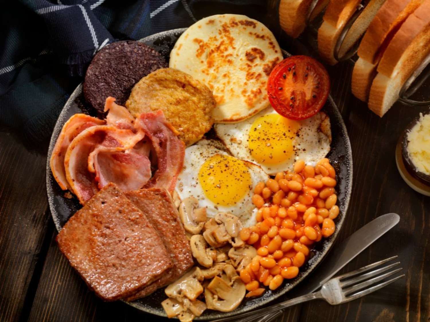 traditional scottish breakfast with beans, toast, eggs and more