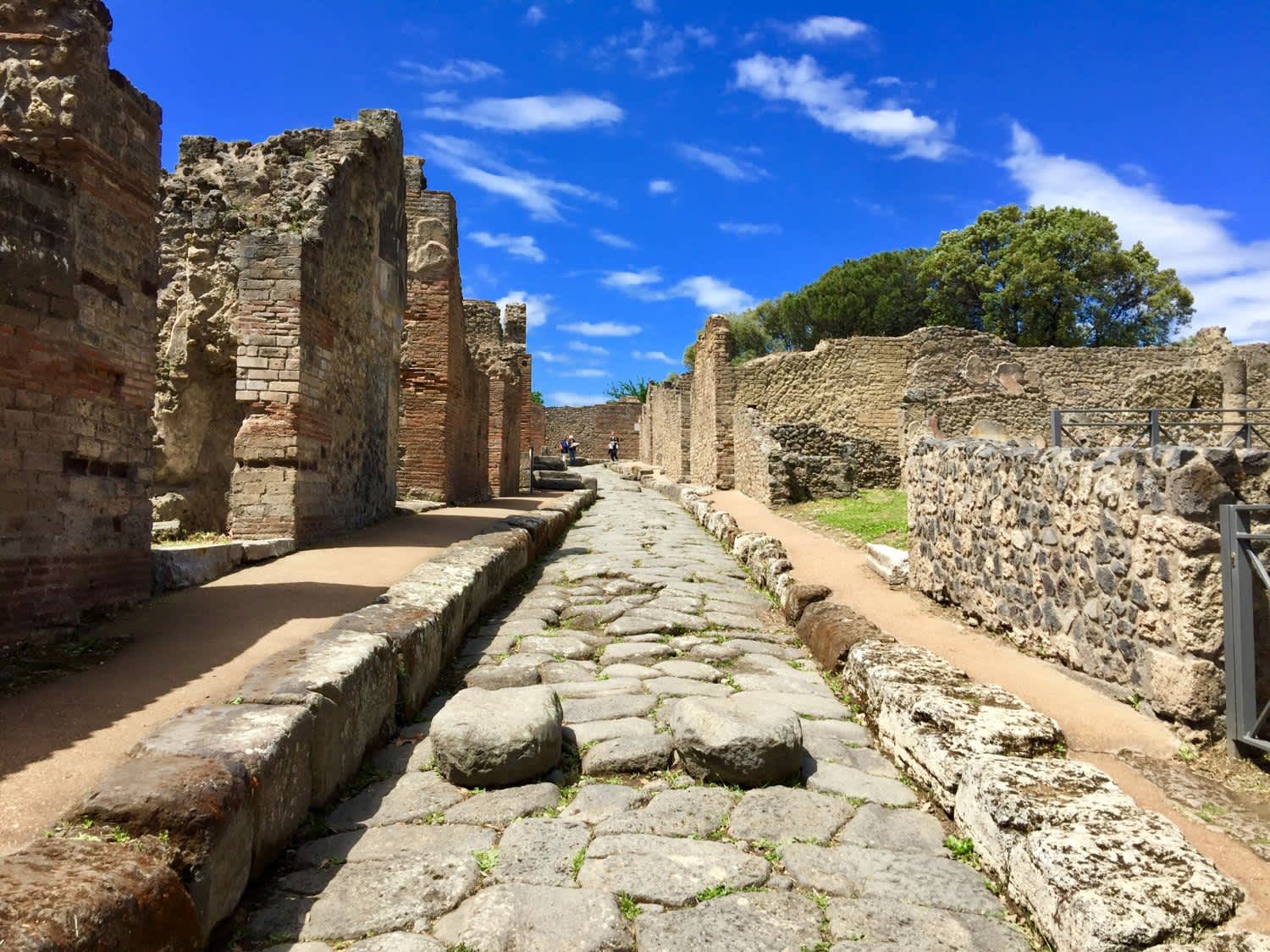 Pompeii and Beyond: Discover Stories of Vesuvius and Hidden Sister ...