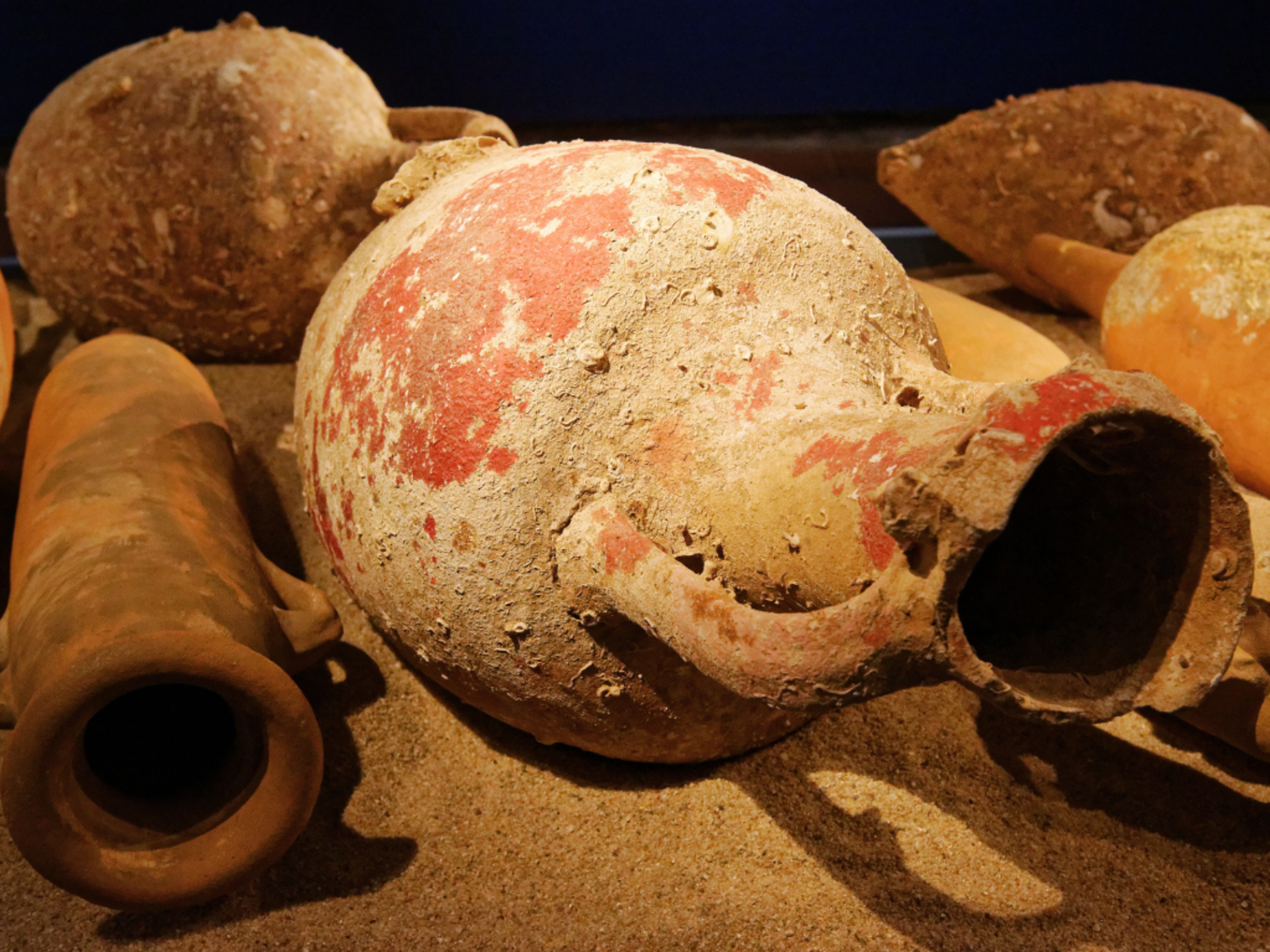 Pipes and amphoras from Levanzo I shipwreck